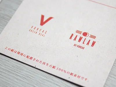 チームカラーである赤