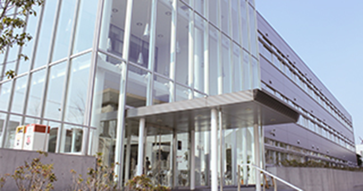 「学生支援の一環として名刺業務を改善」就職活動を支えるツール導入の取り組み